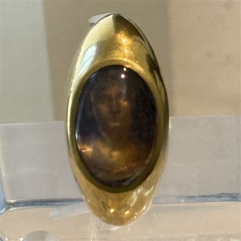 Dettaglio dell'anello di Carvilio esposto al Museo Archeologico di Palestrina