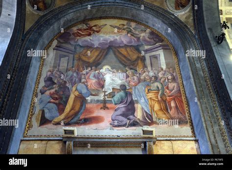 Dettaglio del presbiterio e della pala d'altare dedicata a Maria Maddalena