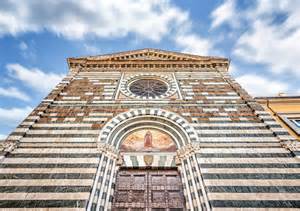 Foto dell'Altare del Crocifisso Datini restaurato all'interno della Chiesa di San Francesco a Prato