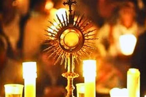 Immagine del Santissimo Sacramento esposto per l'adorazione eucaristica