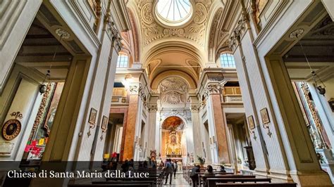 Interno della Chiesa di Santa Maria della Luce a Mattinata con dettagli dell'altare maggiore