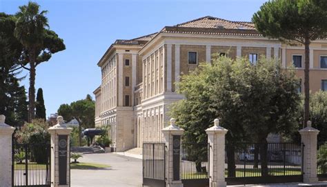 Foto della Domus Mariae a Roma, eventualmente con un logo dell'Azione Cattolica