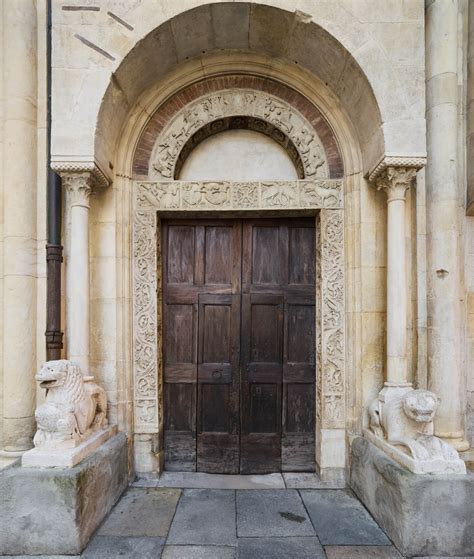 Bassorilievo della Porta della Pescheria del Duomo di Modena raffigurante scene del ciclo arturiano