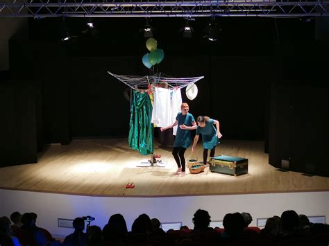 foto di scena di uno spettacolo teatrale per bambini