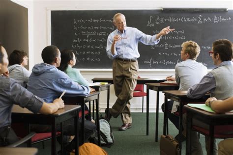 Insegnanti e studenti in un momento di lezione o attività