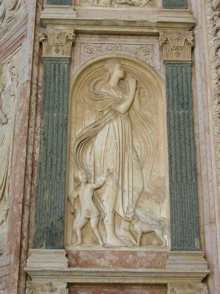 Dettaglio scultoreo della facciata dell'Oratorio di San Biagio a Bovolone