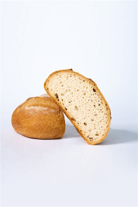 Sezione di pane senza glutine con mollica compatta