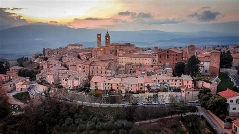 Foto aerea della Pieve di Bibbiano con la sua canonica e il campanile