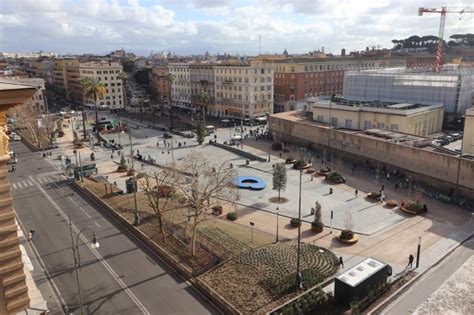 Render della nuova Piazza Risorgimento con aree pedonali e spazi verdi
