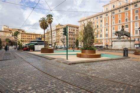 Foto dell'inaugurazione della riqualificata Piazza Risorgimento