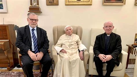 Foto di Papa Benedetto XVI in abiti da Papa emerito