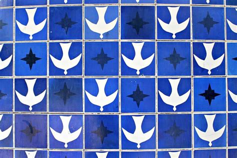 Igrejinha Nossa Senhora de Fátima esterni e azulejos di Athos Bulcão