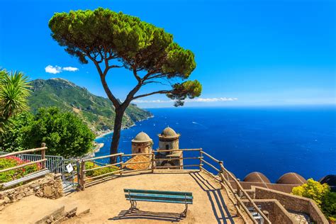 Auditorium di Ravello, vista esterna con il mare sullo sfondo