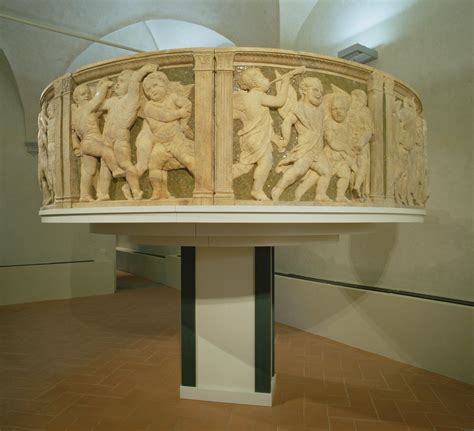 Dettaglio del pulpito di Donatello nella Cattedrale di Prato, utilizzato per l'ostensione del Sacro Cingolo
