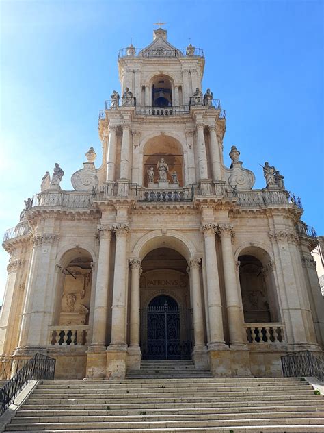 Facciata convessa della Chiesa dell'Immacolata, Palazzolo Acreide