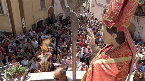 Foto dei pellegrini all'alba diretti a Rotello o della processione diurna di San Donato