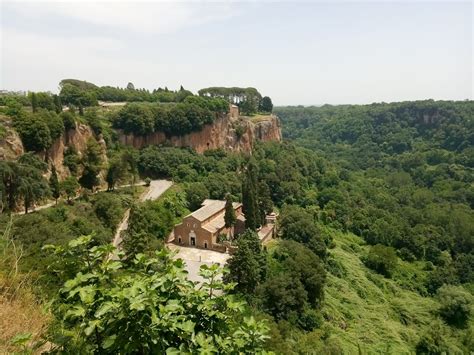 panoramica della Valle Suppentonia con Castel Sant'Elia in lontananza