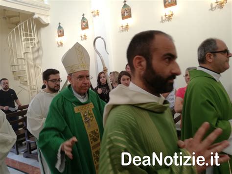 Foto della cerimonia di insediamento di Don Giacomo Roncari nella Comunità Pastorale di Pioltello