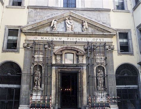 Facciata del Palazzo del Monte di Pietà a Napoli