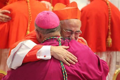 Schema della gerarchia ecclesiastica: Vescovo, Presbitero, Diacono