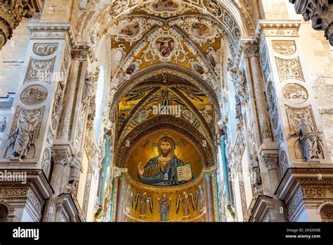 Dettaglio artistico interno della Cattedrale di Marsala
