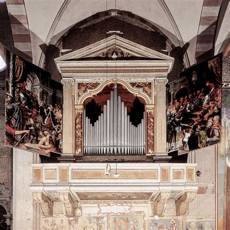 Interno della Chiesa di San Pellegrino con l'organo del Callido