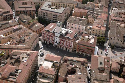 Veduta aerea della città di Terni con la Cattedrale di Santa Maria Assunta