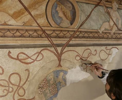 Immagine che illustra il processo di restauro degli affreschi di Boyana