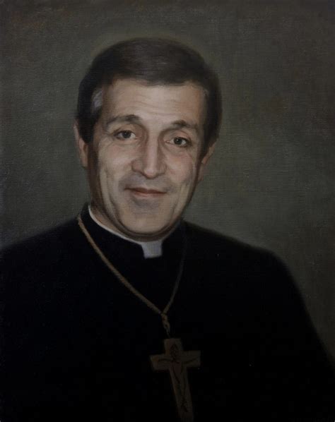 Ritratto di Don Tonino Bello che sorride