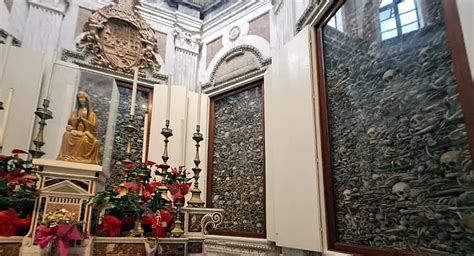Interno della Cattedrale dei Martiri della Fede con riferimento ai resti dei martiri