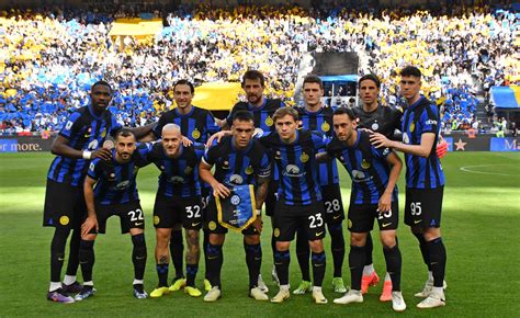 Squadra di calcio dell'Inter in visita a Padre Pio (foto storica)