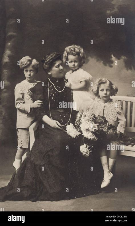 Maria José di Savoia in visita a Padre Pio (foto storica)
