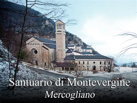 Veduta panoramica del Santuario di Montevergine immerso nel verde