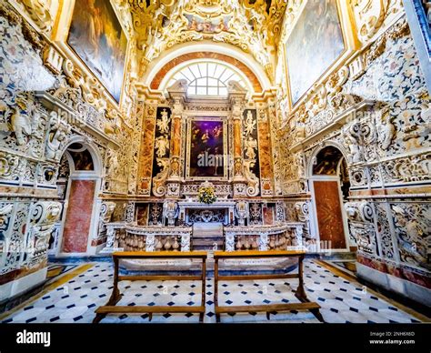 Immagine dell'altare dell'Immacolata Concezione nella chiesa di San Francesco