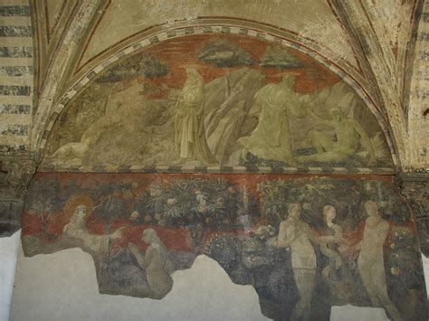 Veduta interna del Chiostro Verde di Santa Maria Novella con i suoi affreschi