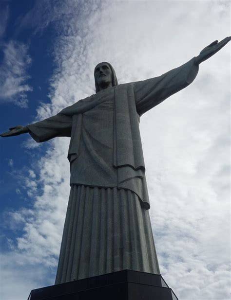 Dettaglio del mosaico in pietra saponaria del Cristo Redentore di Rio de Janeiro