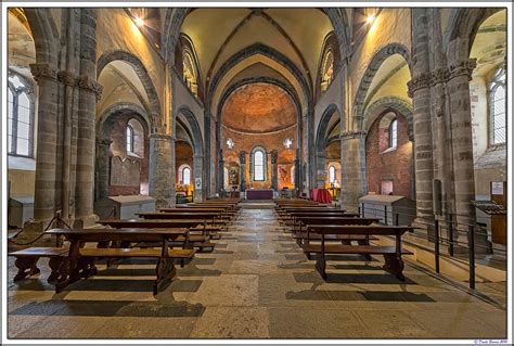 Interno della chiesa di San Michele Visdomini con opere d'arte