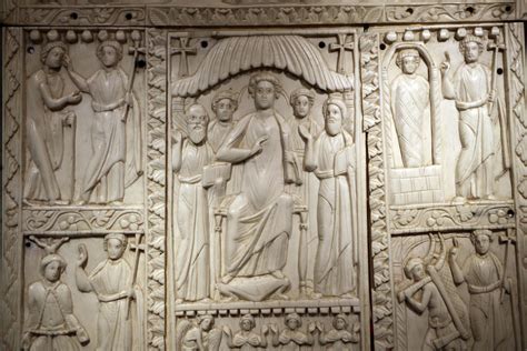 Dittico d'avorio del VI secolo esposto nel Museo della Cattedrale di Lucca