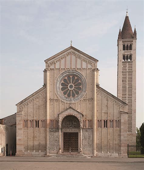 Foto esterna della Chiesa di S. Zeno a Roverchiara, facciata neoclassica