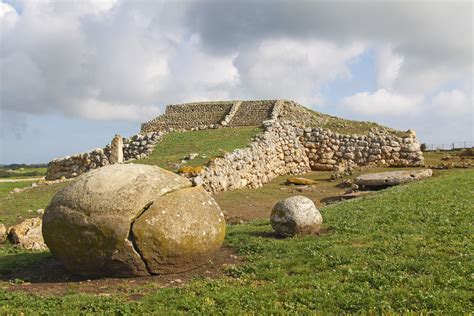 Ricostruzione del primo impianto dell'altare-terrazza di Monte d'Accoddi