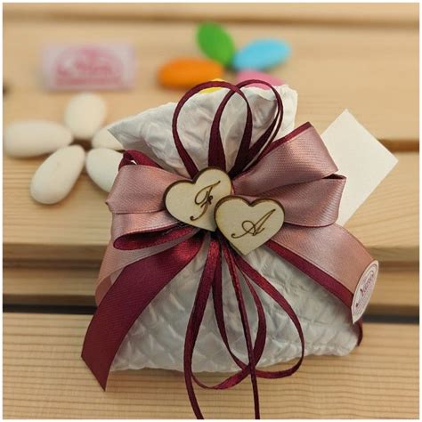 Foto di bomboniere per cresima assortite con confetti