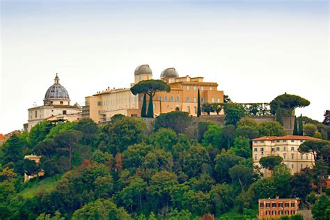 Vista panoramica dei Giardini Pontifici e del Palazzo Apostolico di Castel Gandolfo