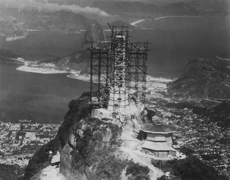 Historical photo of the construction of the Christ the Redeemer statue