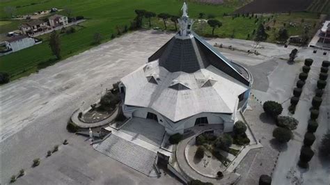 Don Bruno in preghiera nel Santuario di Casapesenna