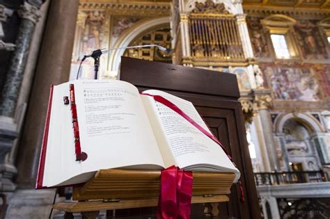 Infografica: Timeline delle modifiche al Messale Romano e al Padre Nostro