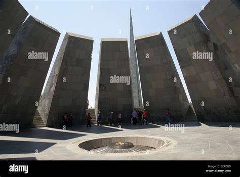 Foto aerea del Memoriale del Genocidio Armeno a Dzidzernagapert, Yerevan, Armenia