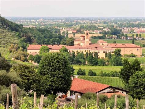 Panorama dell'Abbazia Benedettina di Praglia sui Colli Euganei