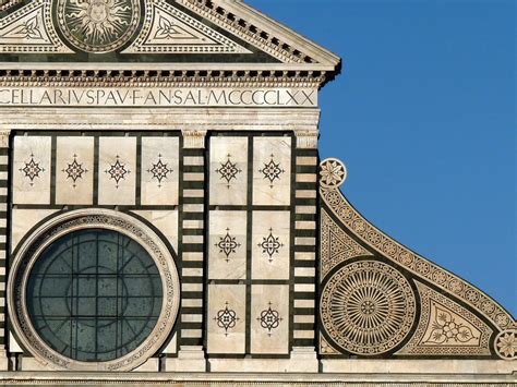 Dettaglio della meridiana sulla facciata della Chiesa di Santa Maria Maddalena