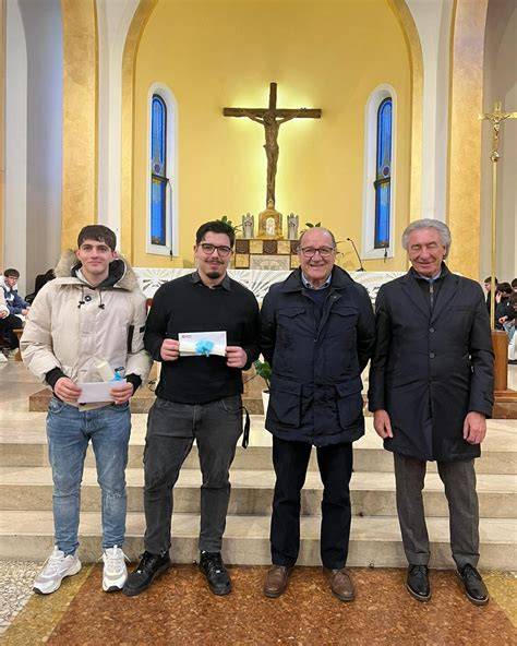 Foto di un gruppo di chierici durante una celebrazione liturgica
