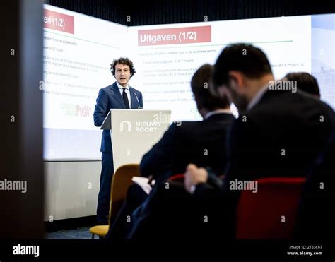 Rappresentanti indigeni durante una conferenza stampa